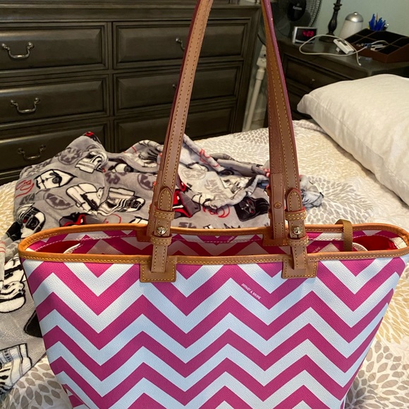 Dooney & Bourke purse - Picture 2 of 3